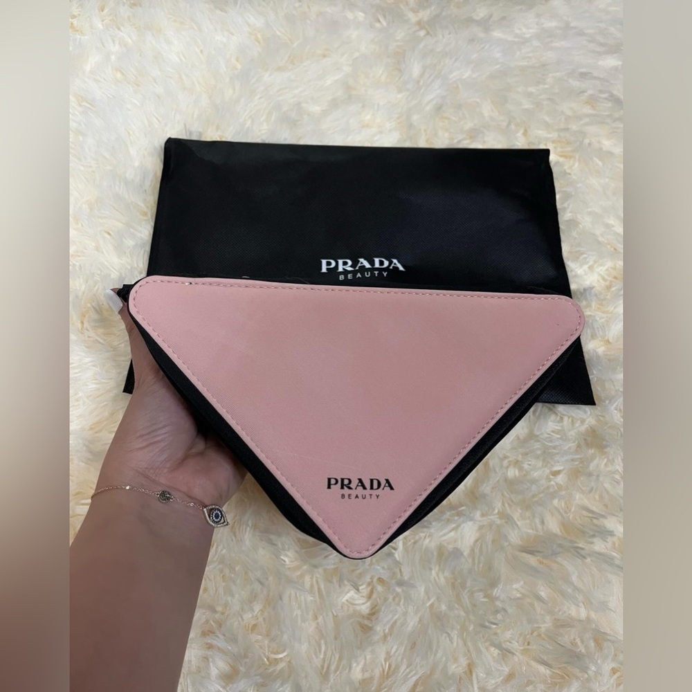 🌺NWT PRADA Beauty Bag/Clutch🌺